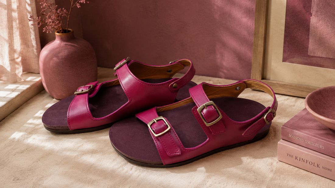 Sandales orthopédiques sur mesure en cuir fuchsia à boucles